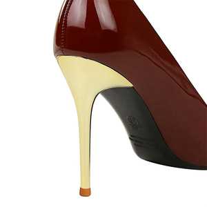 Escarpins à talons aiguilles en cuir verni à bout pointu pour femme, collection Printemps 2024 - Product Image 6
