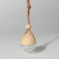 Mini diffuseur de parfum pour voiture rond suspendu en verre avec bouchon en bois et logo laser