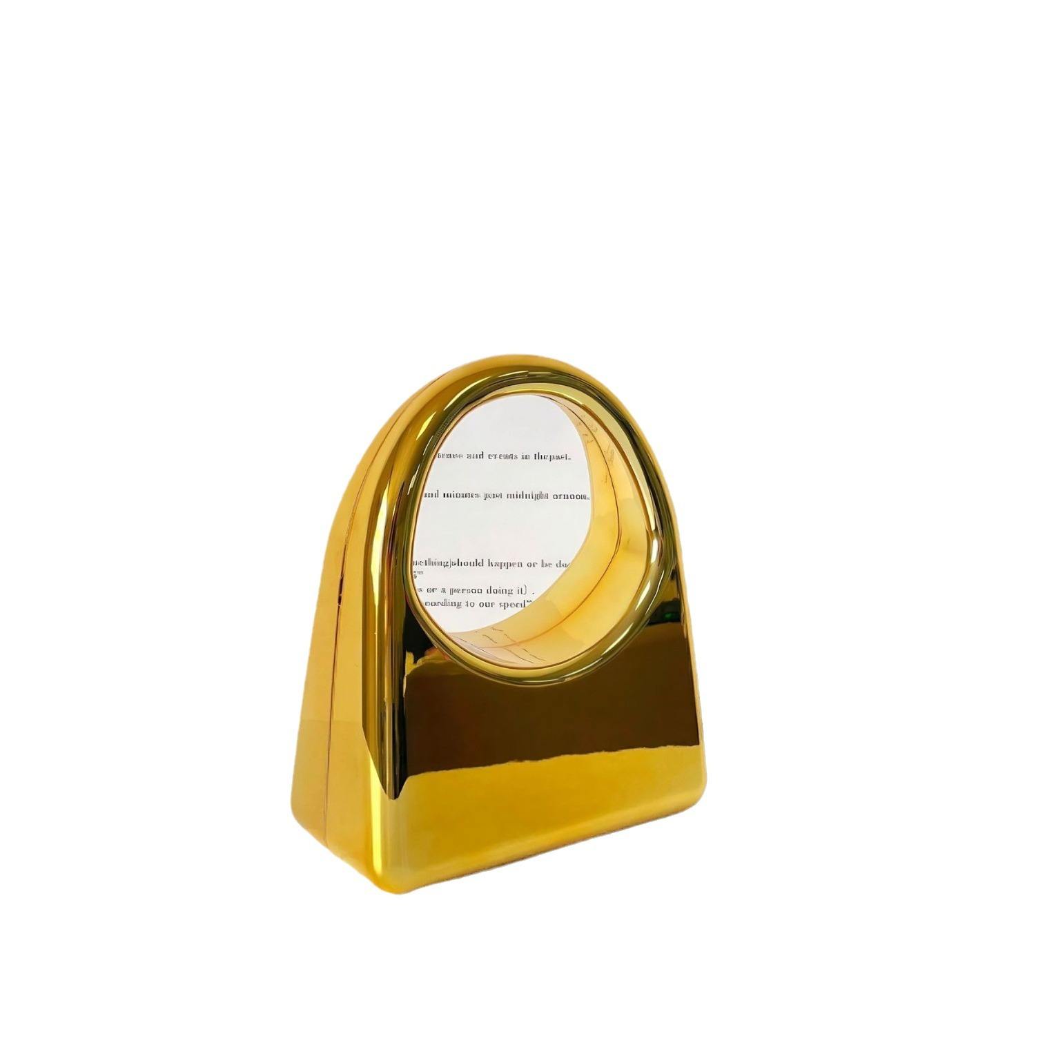 โกลเด้น