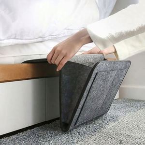 1 pièce Pochette de rangement suspendue en feutre pour chevet, lit, bureau, canapé, télécommande TV, organisateur de rangement pour canapé, poches de rangement pour lit - Product Image 1