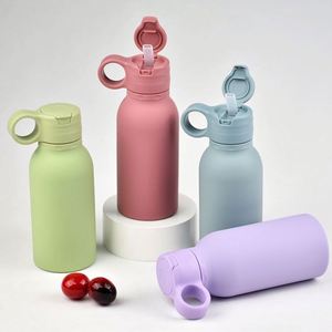 ขวดน้ำเด็กแบบมีฉนวนพร้อมหลอดดูด พกพาสะดวก ป้องกันการรั่วซึม ปลอดสาร BPA สำหรับนักเรียน ตั้งแคมป์ ปั่นจักรยาน ทำจากซิลิโคนเกรดอาหาร - Product Image 3