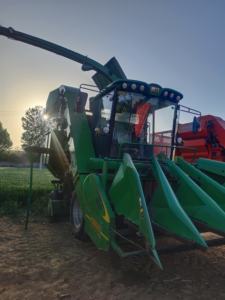 Type de roue de haute qualité récolteuse de fourrage automotrice récolteuse de foin multifonctionnelle - Product Image 5