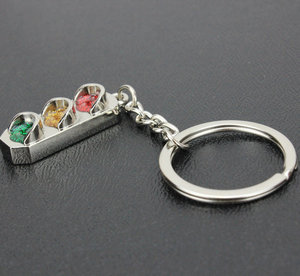 Thời trang kim loại kẽm hợp kim men màu <span class=keywords><strong>flash</strong></span> sáng bóng giao thông ánh sáng Keychain Keyring - Product Image 2