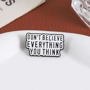 Pin de Esmalte con Frase Divertida 'No Creas Todo lo que Piensas', Reflexión Personal, Autocritica, Conciencia de Uno Mismo, Aleación de Zinc, Níquel Negro - Product Image 4