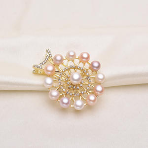 Broche en perles d'eau douce naturelles dynamiques, design moulin à vent et grande roue, fleur de poitrine, paire avec motif numérique - Product Image 3