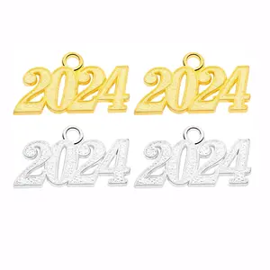 Mini Metal Year Signet 2023 DIY Pingente Encantos Acessório Bulk para Pulseira Colar Brincos Keychain Zipper Pull Crafting