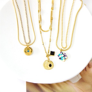 Collar de Moda con Colgante de Cubo Mágico, Chapado en Oro, de Acero Inoxidable, con Cadena en Capas - Product Image 1