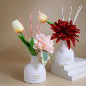 <span class=keywords><strong>Diffuseur</strong></span> <span class=keywords><strong>de</strong></span> roseau d'emballage <span class=keywords><strong>de</strong></span> luxe 160ML fleurs à grand volume <span class=keywords><strong>diffuseur</strong></span> <span class=keywords><strong>de</strong></span> rafraîchissement d'air <span class=keywords><strong>parfum</strong></span> <span class=keywords><strong>de</strong></span> maison bouteille en verre <span class=keywords><strong>diffuseur</strong></span> <span class=keywords><strong>de</strong></span> roseau - Product Image 2