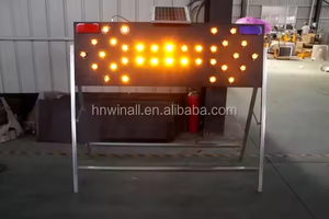 Segnale Luminoso a Freccia LED Lampeggiante per Sicurezza Stradale, Pannello Solare per Avvisi di Traffico - Product Image 3