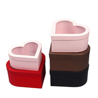 Boîte cadeau en forme de cœur personnalisée en gros avec couvercle et base, boîte rigide en forme de cœur avec fenêtre transparente pour cadeaux, pour la vente au détail, boîte à fleurs ODM