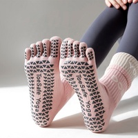 Maßgefertigte Fünf-Zehen-Yoga-Socken für Frauen Dreieckige Rutschfeste Silikon-Sohle Getrennte Zehen Pilates Barre Socken OEM ODM