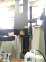 Centre de Machine CNC automatique à usage intensif BT40 Caractéristiques de contrôle Fanuc conique de la broche Table de routeur Fraisage Capacités de forage