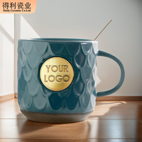 Tasse à café en céramique avec médaille en bronze gaufré de 500ml au design moderne avec logo tasse à café en céramique tasse à lait de luxe en porcelaine