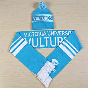 Gorro Largo Bordado Delta Sigma, Negro y Rojo, Letras Griegas 13 DST, Tejido Jacquard, 100% Acrílico, Juego de 2 Piezas, Invierno, Adulto - Product Image 3