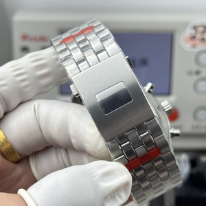 Montre mécanique pour homme haut de gamme avec finition dorée, lignes claires et un effet tridimensionnel, extrêmement polyvalente - Product Image 6