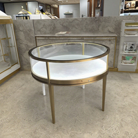 Maßgefertigte Moderne Luxus-Metall-Glas-Vitrine Schmuck-Theke YIZHAN YZ-2501070001 mit LED-Beleuchtung für Einkaufszentren