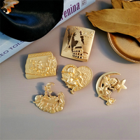 Vente en gros Europe Cupidon Rome Antique Commerce Extérieur Nouveau Créatif Rétro Egypte En Relief Cupidon Or Mat Doux Épinglette Badge