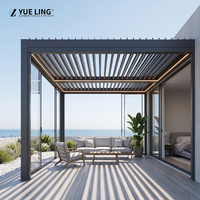 Pergola de jardin extérieure personnalisée en aluminium à toit à lames orientables pour les constructeurs et les entrepreneurs, avec commande électrique à distance