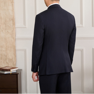 Completo Uomo di Alta Qualità in Tessuto Elasticizzato <span class=keywords><strong>Blu</strong></span> a Righe Formali Doppiopetto con Risvolto a Punta <span class=keywords><strong>Pantaloni</strong></span> con Pieghe e Polsini 2 Pezzi - Product Image 2