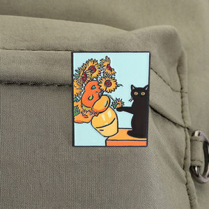 Épinglette en émail personnalisée chat noir et tournesol, motif chaton coquin, badge métallique, épinglette de revers amusante, bijou cadeau - Product Image 4