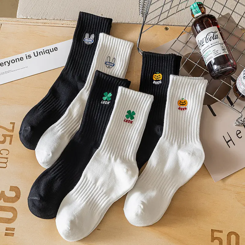 Chaussettes personnalisées en coton de haute qualité à la mode avec logo brodé sur mesure