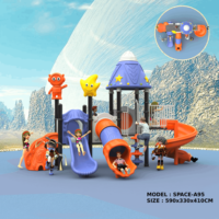 Équipement de jeu extérieur robuste pour enfants sur le thème de l'espace : Fusée, Toboggan droit violet, Toboggan tubulaire fermé, Toboggan spirale orange, Robot Sign