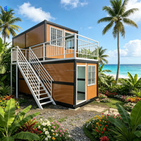 Maison conteneur moderne modulaire préfabriquée respirante avec terrasse sur le toit, escalier en métal blanc, finition bois, villa conteneur portable
