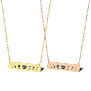 Design semplice eclissi solare in catena clavicola da donna in acciaio al titanio oro 18K sole e luna collana lunga accessori - Product Image 1