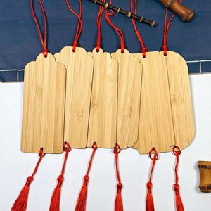 Marque-pages vierges en bois de bambou de formes variées, étiquettes suspendues en bois brut avec pompons rouges, pour cadeaux et loisirs créatifs DIY - Product Image 1