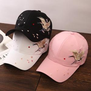 Gorra de Béisbol Bordada con Grulla Oriental y Flores, Elegante, para Protección Solar al Aire Libre, Venta al Por Mayor - Product Image 1