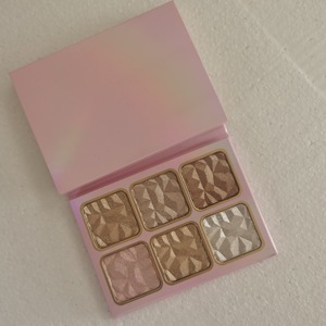 Palette Illuminante Private Label in Polvere Pressata a 6 Colori per Viso e Corpo, Makeup Scintillante per Pelli Scure - Product Image 5