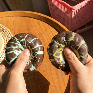 Balles croquantes en chocolat noir à la menthe, faites à la main en TPR, les plus populaires, jouets d'exercice manuel, cadeaux et souvenirs de fête pour enfants et adultes - Product Image 2