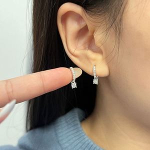 Boucles d'oreilles créoles Dylam Elegance Design en argent sterling 925 avec pierre de moissanite D VVS1 pour femme, idéales pour le quotidien - Product Image 2