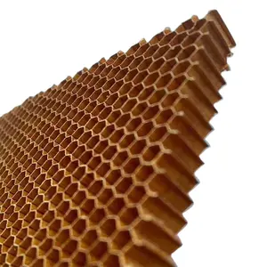 น้ำหนักเบาฟีนอลอะรามิดรังผึ้งโครงสร้างแผงเสริมวัสดุเส้นใยอะรามิด Nomex แกนรังผึ้ง