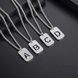 Collar de diseño simple con colgante rectangular, pulido y cepillado, personalizado con 26 letras del alfabeto, colgante hueco de acero inoxidable. - Product Image 2