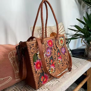 Bolso de mano floral de cuero de búfalo genuino con herramientas manuales de estilo vintage indio para mujer - Product Image 2