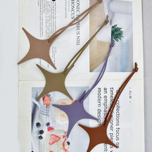 Porte-clés en cuir PU en forme <span class=keywords><strong>de</strong></span> croix et étoile, breloques mignonnes pour sacs à main, vente en gros, pour l'Arabie Saoudite, le Qatar, les Émirats arabes unis, le Koweït - Product Image 2