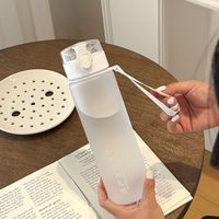 Nice Frosted Premium 750ml Sport Bouteille D'eau Étanche Bouteilles D'eau En Plastique En Gros PC Gobelet Boire En Plein Air Avec Logo