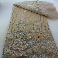 Tissu brodé de fleurs en relief 3D avec perles pour robes de mariée et robes de soirée - Robes de mariée et tenues de soirée