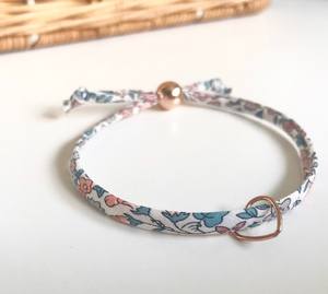 <span class=keywords><strong>Bracelet</strong></span> à breloques <span class=keywords><strong>Liberty</strong></span> of heart en or rose personnalisé fait à la main <span class=keywords><strong>Bracelet</strong></span> en tissu joli coeur floral Cadeau pour elle - Product Image 4