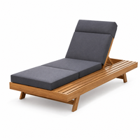 Ensemble de chaises longues d'extérieur en bois d'acacia, écologiques, couleur brun clair, résistantes à l'eau, avec coussins gris foncé pliables en 3 parties de 4 pouces, crème/beige