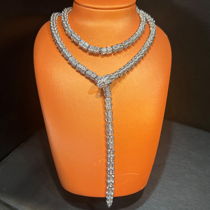 Collar de Serpiente Largo de Lujo de 90 cm con Diseño de Marca BV, Collar Largo Apilable con Zirconia Completamente Incrustada, Estilo Vintage - Product Image 1