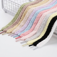 Lacets en polyester colorés de haute qualité, 1,3 cm de large, en peluche, avec un motif flocon de neige mignon, lacets plats doux pour baskets et bottes d'hiver