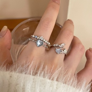 Anillo Abierto de Corazón Dulce con Mariposa Delicada Estilo Clásico Luz de Luna Azul para Niñas, Hecho a Mano en Aleación con Ojo de Gato y Flor de Zirconia - Product Image 3