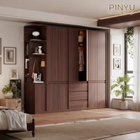 Armoire sur pied en bois composite de style français vintage pour chambre à coucher, design à panneaux encastrés
