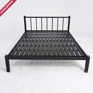 Meubles Foshan Chine <span class=keywords><strong>pas</strong></span> <span class=keywords><strong>cher</strong></span> en métal style king size lit en métal cadre de lit simple - Product Image 2