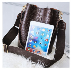 Women's Fashion PU Bucket <b>Bag</b> With <b>Long</b> Strap Chain Pattern Large Capacity Shoulder Purse New Tanjing - Product Image 6