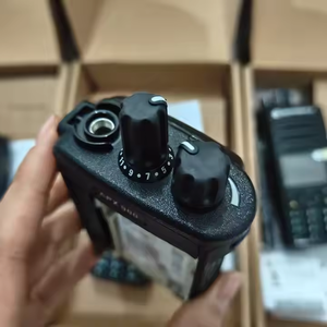 วิทยุสื่อสารแบบพกพา APX900 สำหรับงานความปลอดภัยสาธารณะ  แบบคลื่นความถี่เดียว กันน้ำมาตรฐาน IP68  ระยะส่ง 8 กม. แบตเตอรี่ 3000mAh - Product Image 2
