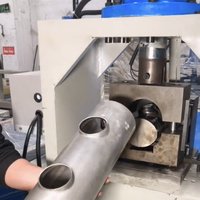 Machine de poinçonnage et de flangeage de tubes en acier inoxydable à haute productivité, à commande par moteur CNC Geyu