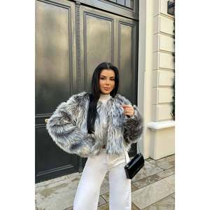 Abrigo Corto de Piel Sintética Gris Rubí con Cierre de Cremallera Tejida de Lana y Seda, Decoración de Botones de Una Sola Hilera - Product Image 3